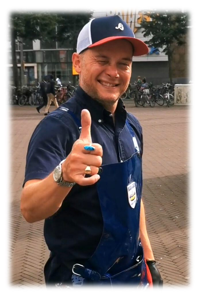 "Hotdogchef & CEO van BOOKWOOD Tastes Good,